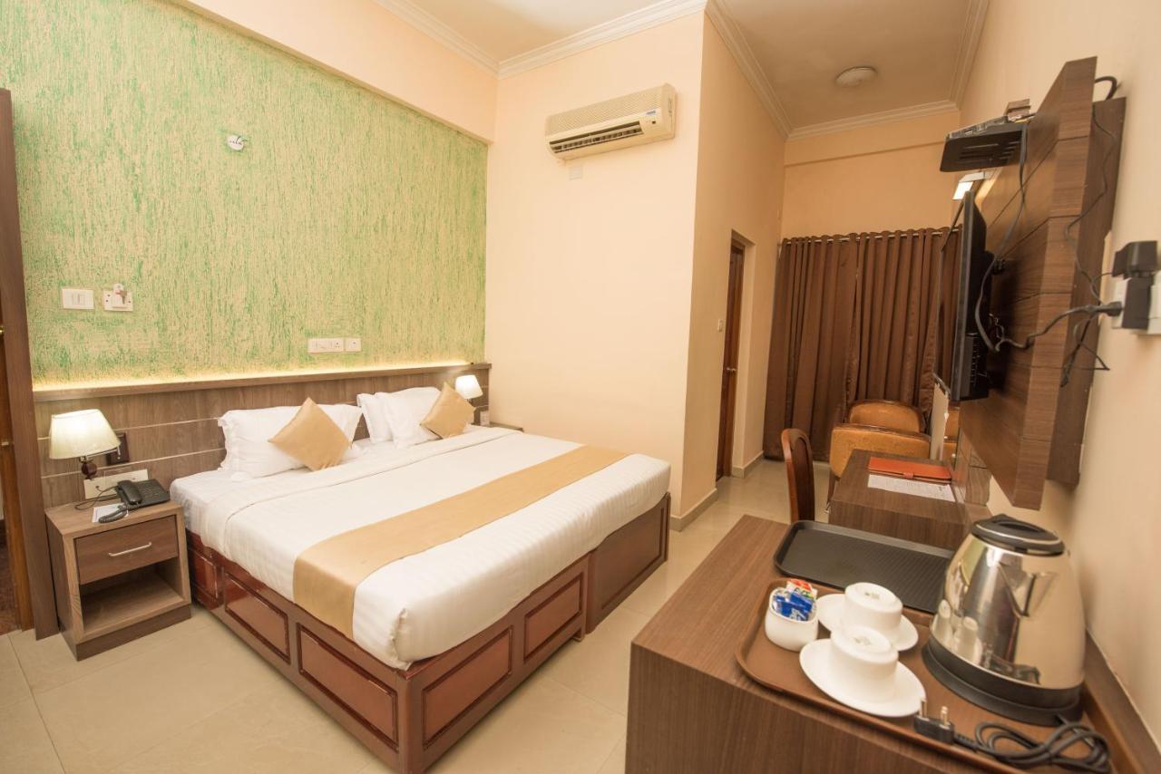 Kallada Golden Hotel Thrissur Kültér fotó