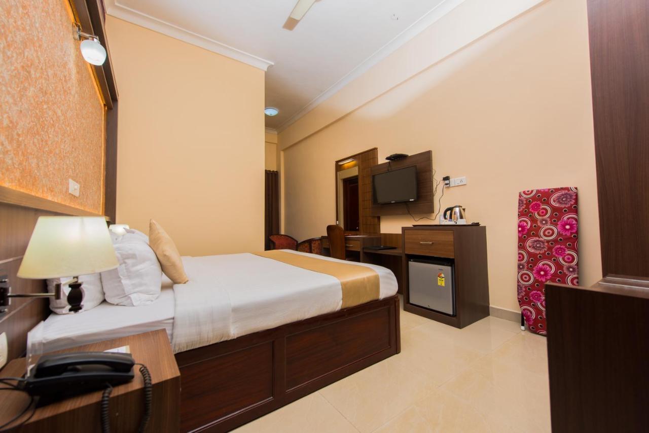 Kallada Golden Hotel Thrissur Kültér fotó