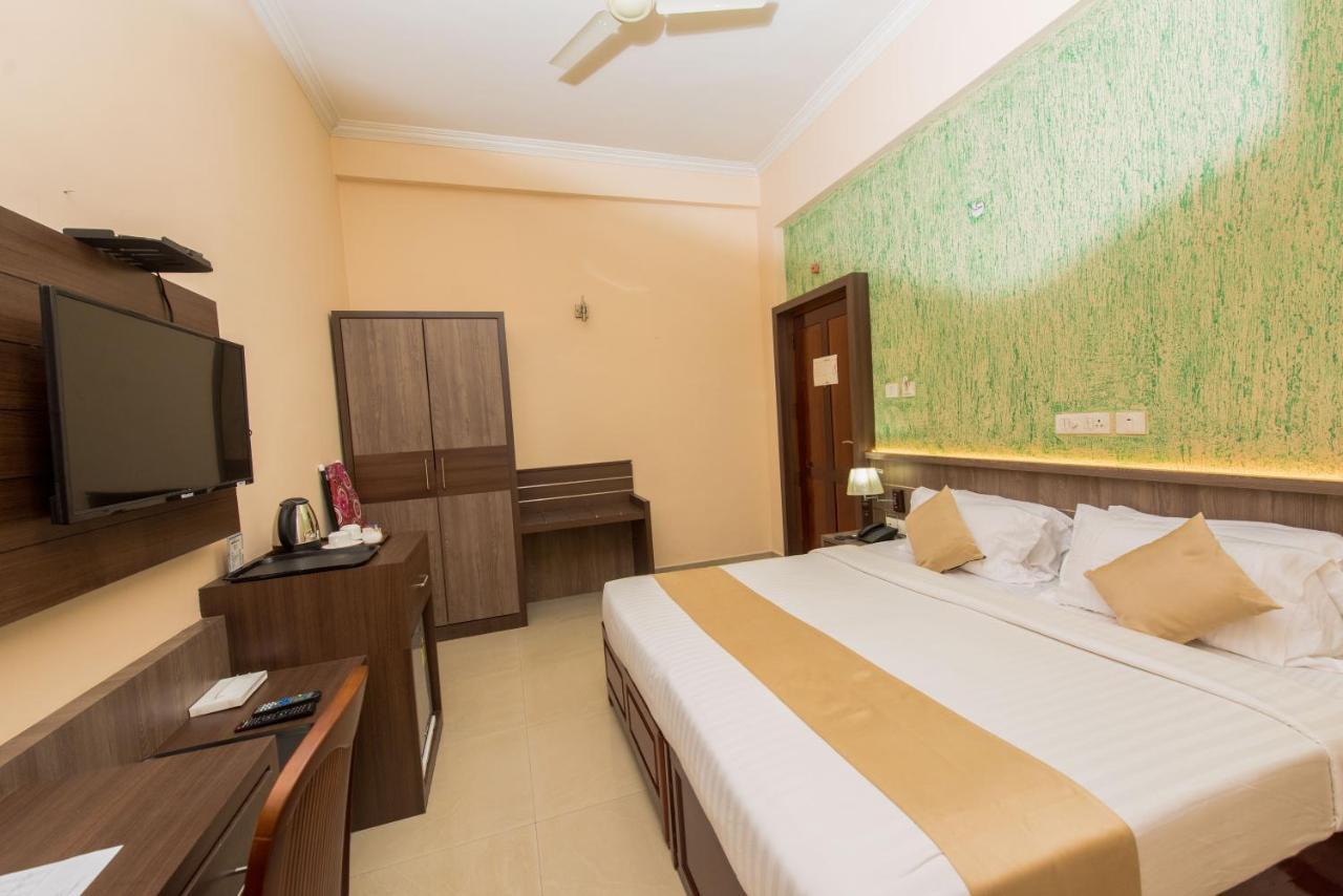 Kallada Golden Hotel Thrissur Kültér fotó
