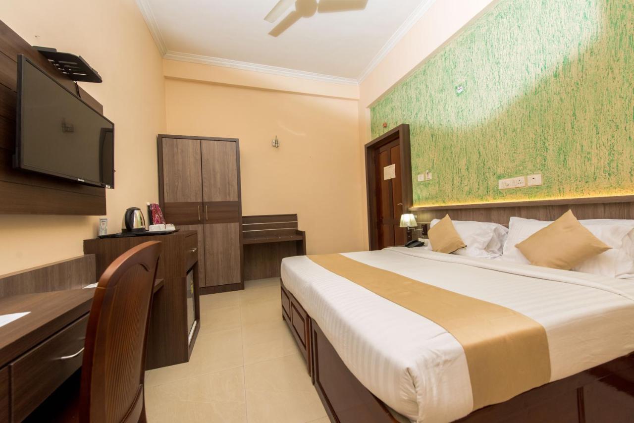 Kallada Golden Hotel Thrissur Kültér fotó